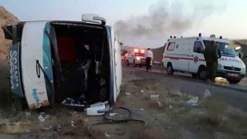 واژگونی اتوبوس در محور کاشان - نطنز؛ ۱۱ مسافر مصدوم شدند