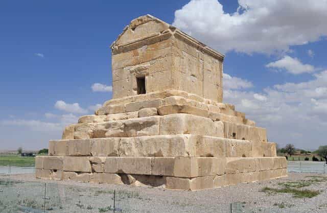 مرمت آرامگاه کوروش آغاز شد: احیای شکوه نمادین ایران باستان